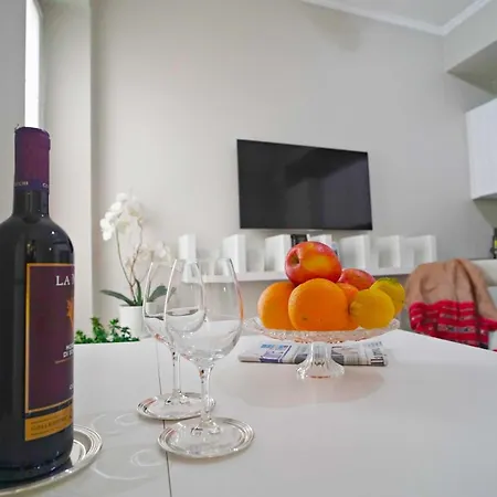 Chic 1bdr With Shared Terrace Steps From Duomo By Rentopolis * Милан