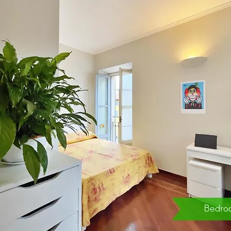 Апартаменты Chic 1bdr With Shared Terrace Steps From Duomo By Rentopolis Милан