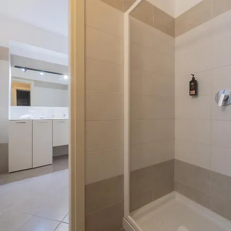 Apartment Bright & Chic 1bdr With Shared Rooftop Terrace In San Babila