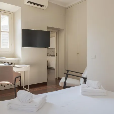 Apartment Bright & Chic 1bdr With Shared Rooftop Terrace In San Babila *