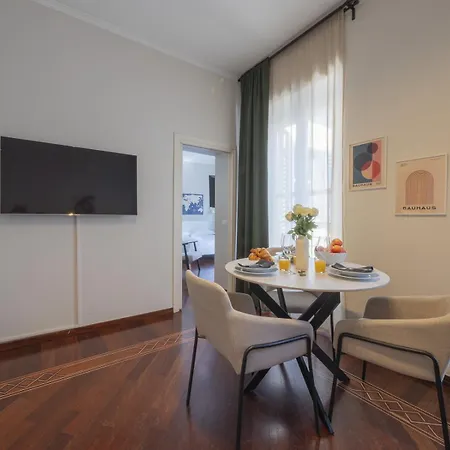 Bright & Chic 1bdr With Shared Rooftop Terrace In San Babila * Milan