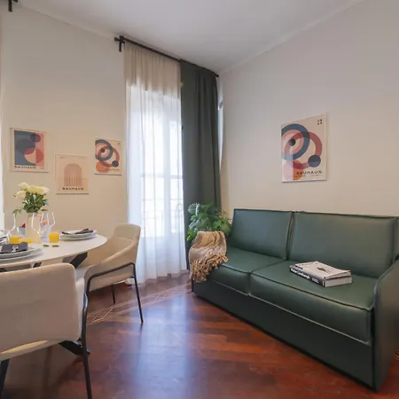 Bright & Chic 1bdr With Shared Rooftop Terrace In San Babila Apartment