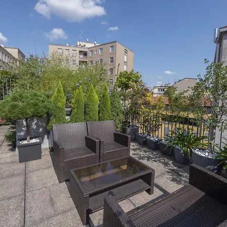 Apartment Bright & Chic 1bdr With Shared Rooftop Terrace In San Babila *