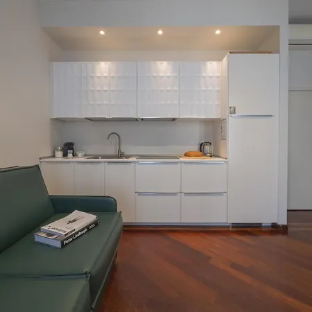 Bright & Chic 1bdr With Shared Rooftop Terrace In San Babila * Milan