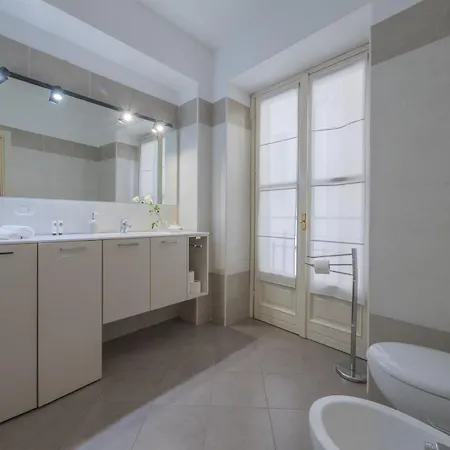 Bright & Chic 1bdr With Shared Rooftop Terrace In San Babila Apartment *