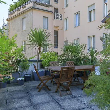 Bright & Chic 1bdr With Shared Rooftop Terrace In San Babila Apartment *
