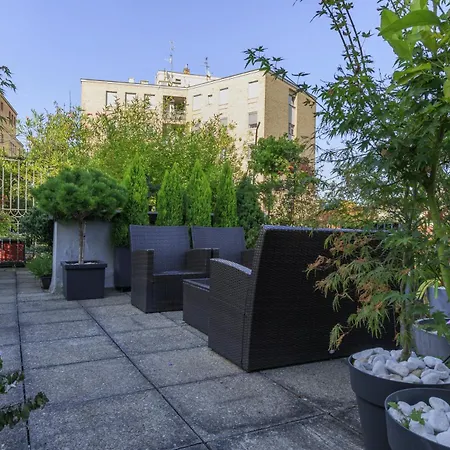 Apartment Bright & Chic 1bdr With Shared Rooftop Terrace In San Babila *