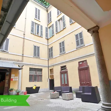 Bright & Chic 1bdr With Shared Rooftop Terrace In San Babila * Milan