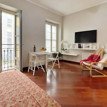 Chic 1bdr With Shared Terrace Steps From Duomo By Rentopolis *
