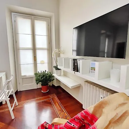 Appartement Chic 1bdr With Shared Terrace Steps From Duomo By Rentopolis Milaan