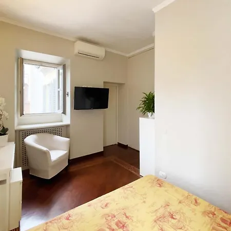 Chic 1bdr With Shared Terrace Steps From Duomo By Rentopolis Appartement