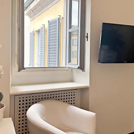 Appartement Chic 1bdr With Shared Terrace Steps From Duomo By Rentopolis *